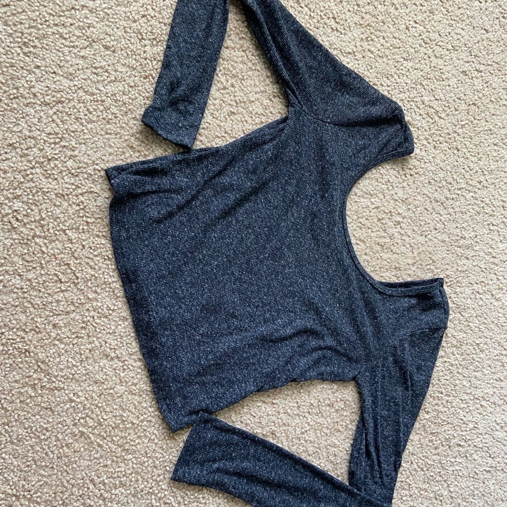 Long sleeved dark grey crop top